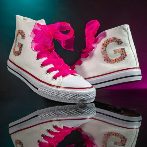 Zapatillas personalizadas con inicial floral